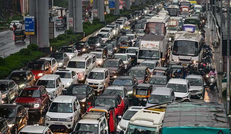 Heavy Rainfall Causes Waterlogging, Traffic Disruptions in City