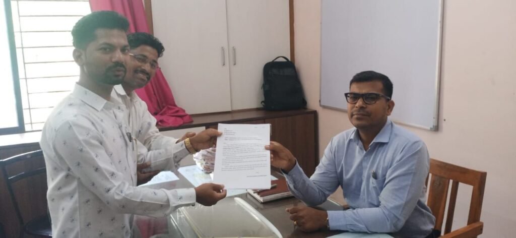 उमगाव न्हावेली च्या डाटा ऑपरेटर चा मनमानी कारभार