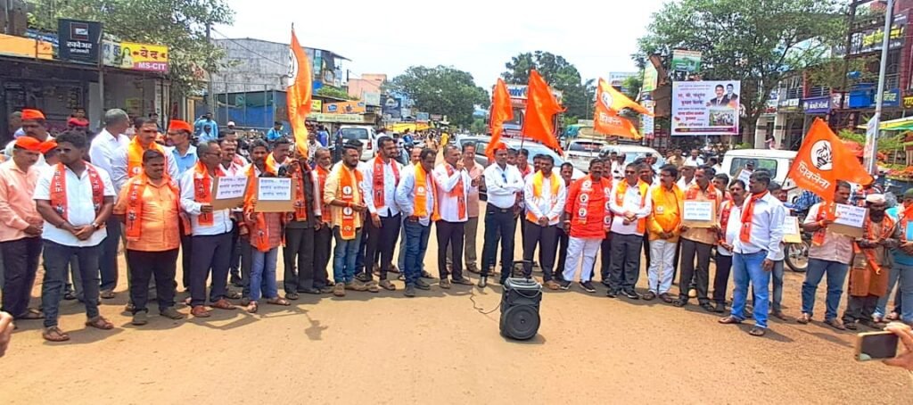 रस्ता रुंदीकरणासाठी रास्ता रोको : अपघातांची मालिका