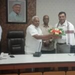 गुजरातच्या द खेडूत कारखान्याच्या शिष्टमंडळाची श्री दत्तला सदिच्छा भेट