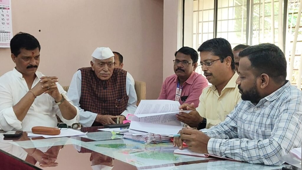 धनगर वाड्यावर तात्काळ सोयी सुविधा पुरवा : आमदार शिवाजीराव पाटील यांच्या प्रशासनाला सूचना