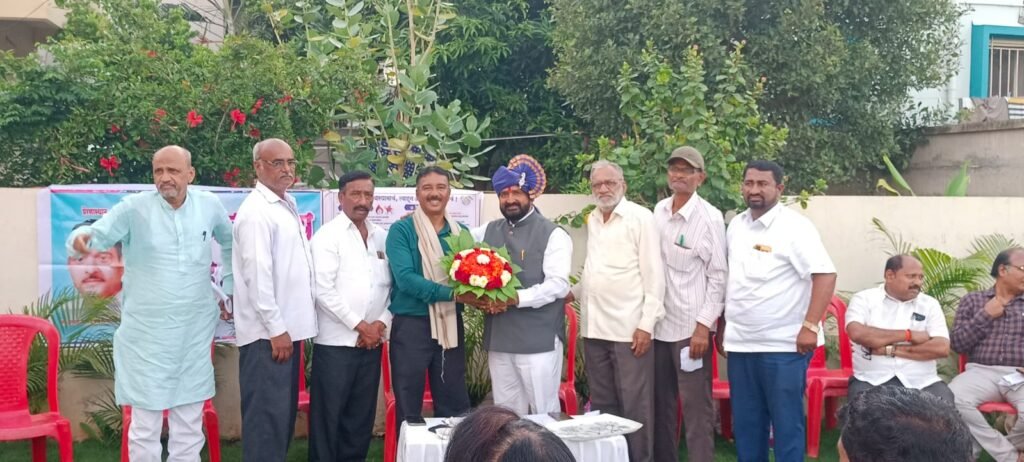 शब्दगंध साहित्य परिषद यांच्या वतीने जागतिक देहदान दिना दिवशी अनेक मान्यवरांचा सत्कार