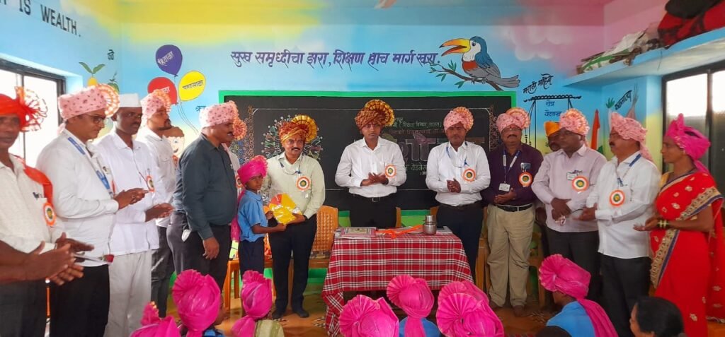 जिल्हा प्रशासनाची आजरा तालुका आपत्कालीन यंत्रणेसह धनगरवाडा शाळेला भेट