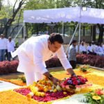 सहकाररत्न शामराव पाटील यड्रावकर यांना मान्यवरांकडून अभिवादन