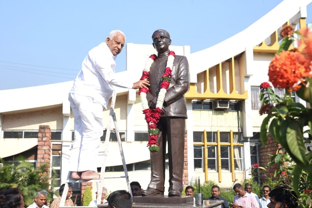 स्व.श्रीमंत विश्वासराव संताजीराव घोरपडे सरकार यांना श्री दत्त साखरच्या वतीने विनम्र अभिवादन